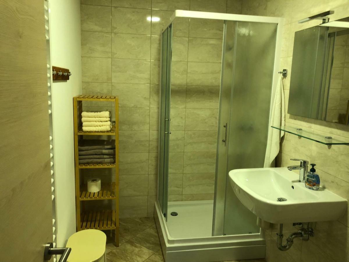 Apartma Linhartov Trg رادوفيتْسا المظهر الخارجي الصورة
